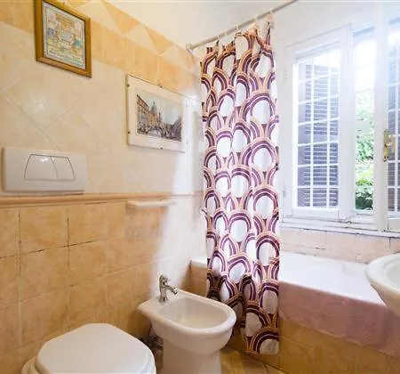 Vatican Low Cost Apartment *